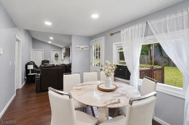 340 Lakeview Dr, Hampton Twp., NJ 07860