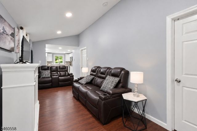 340 Lakeview Dr, Hampton Twp., NJ 07860