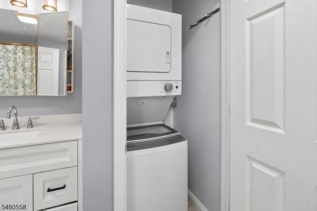 340 Lakeview Dr, Hampton Twp., NJ 07860