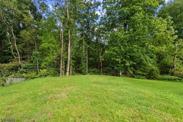 340 Lakeview Dr, Hampton Twp., NJ 07860