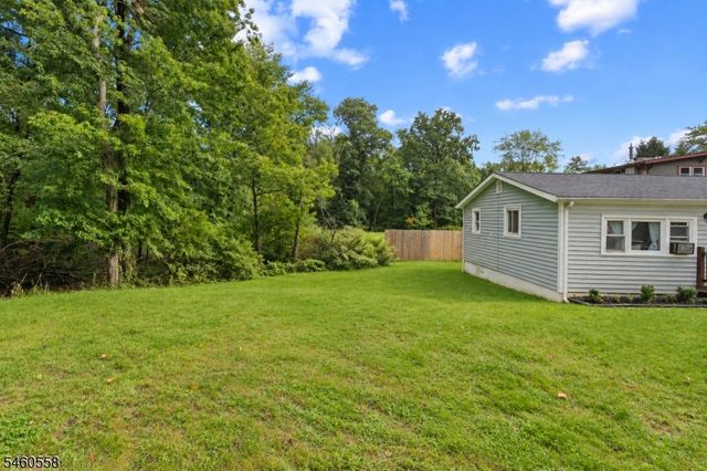 340 Lakeview Dr, Hampton Twp., NJ 07860