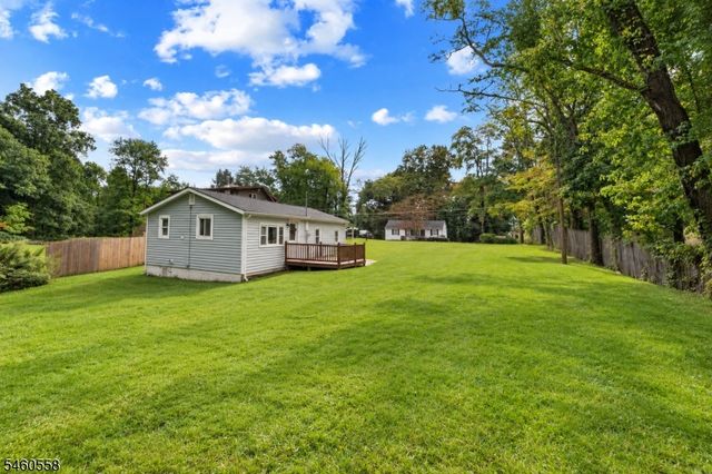 340 Lakeview Dr, Hampton Twp., NJ 07860