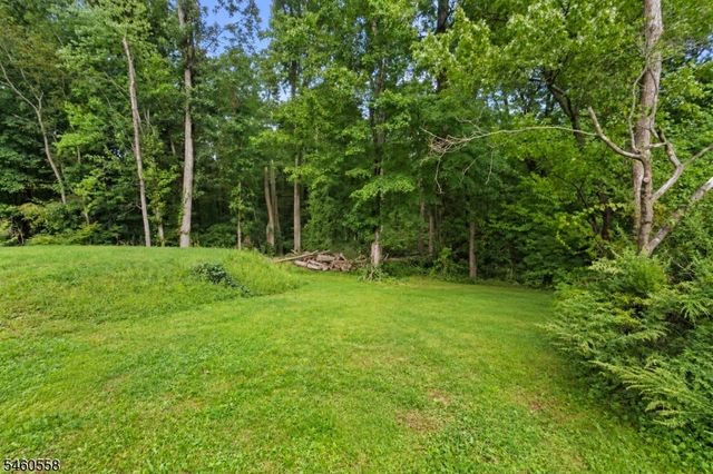 340 Lakeview Dr, Hampton Twp., NJ 07860