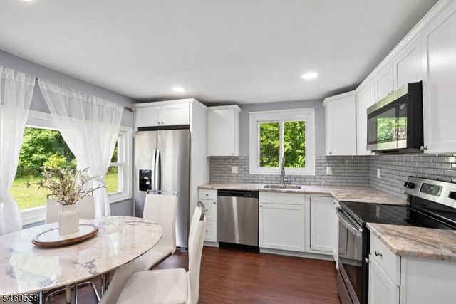 340 Lakeview Dr, Hampton Twp., NJ 07860