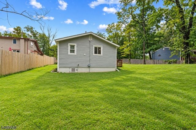 340 Lakeview Dr, Hampton Twp., NJ 07860