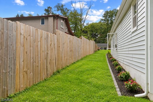 340 Lakeview Dr, Hampton Twp., NJ 07860