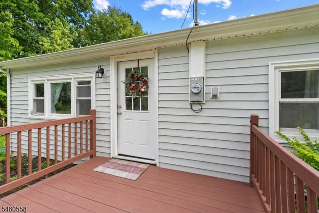 340 Lakeview Dr, Hampton Twp., NJ 07860