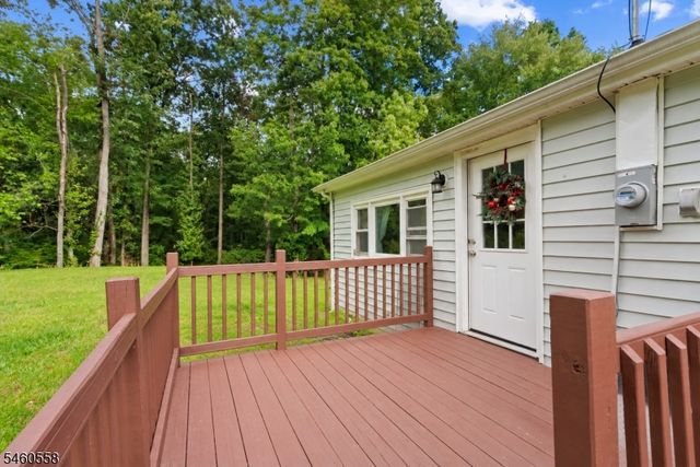340 Lakeview Dr, Hampton Twp., NJ 07860