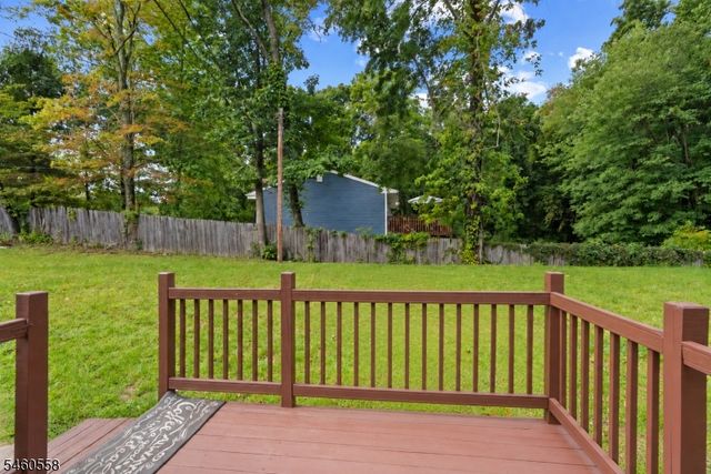 340 Lakeview Dr, Hampton Twp., NJ 07860