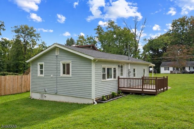 340 Lakeview Dr, Hampton Twp., NJ 07860