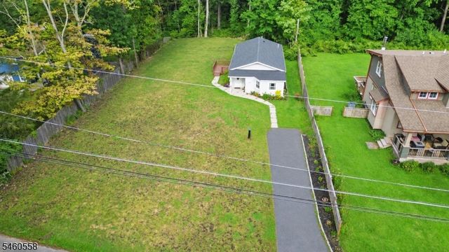 340 Lakeview Dr, Hampton Twp., NJ 07860