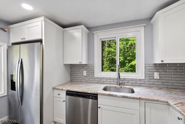 340 Lakeview Dr, Hampton Twp., NJ 07860