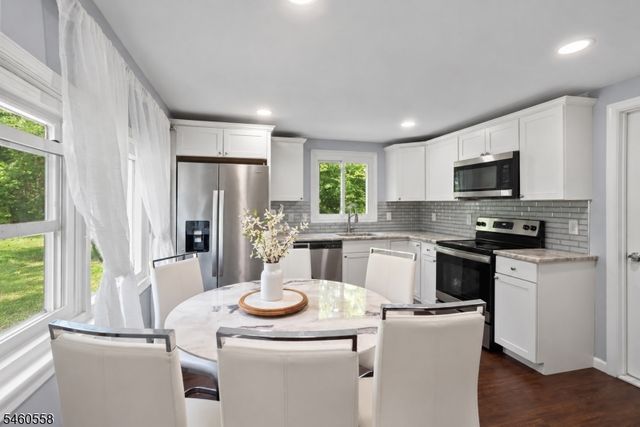 340 Lakeview Dr, Hampton Twp., NJ 07860