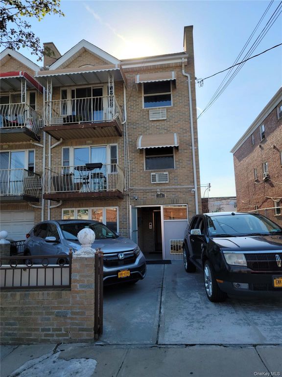 48-82 37th Street 2nd Fl, Long Island City, NY 11101