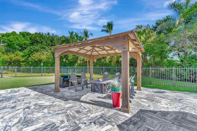 10300 Prestwick Road, Boynton Beach, FL 33436