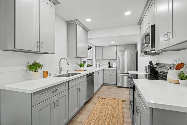 6851 Albury St, Citrus Heights, CA 95621
