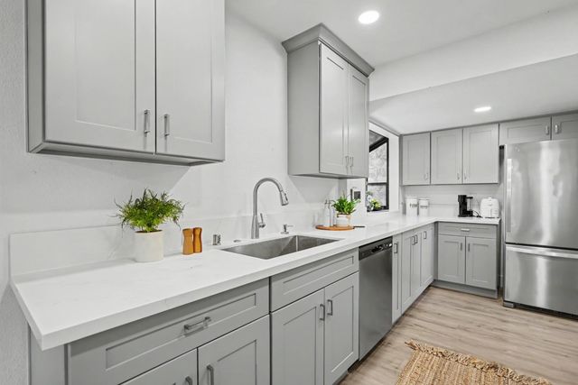 6851 Albury St, Citrus Heights, CA 95621