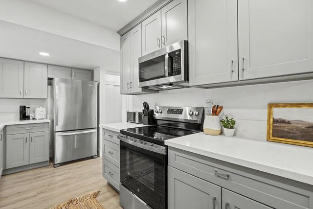 6851 Albury St, Citrus Heights, CA 95621