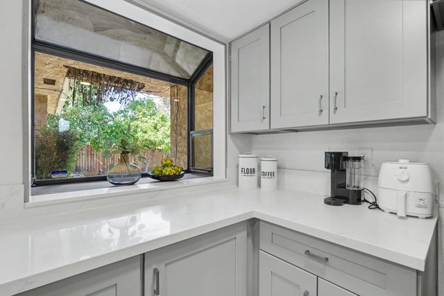 6851 Albury St, Citrus Heights, CA 95621