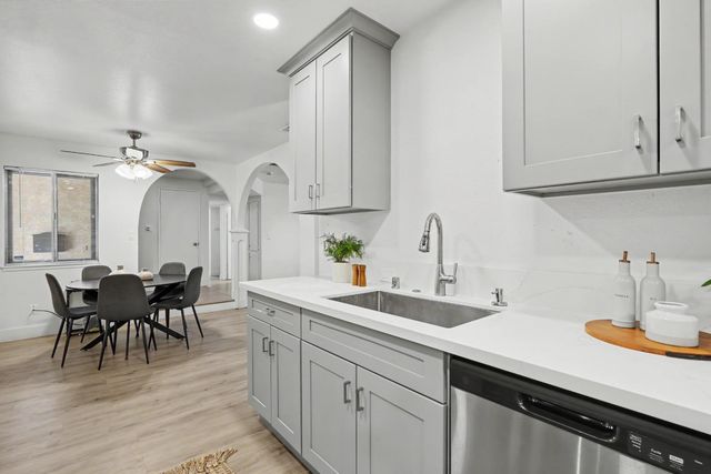 6851 Albury St, Citrus Heights, CA 95621