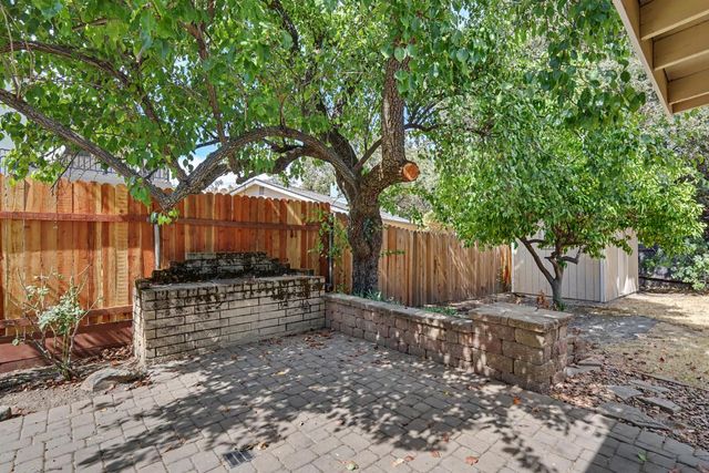6851 Albury St, Citrus Heights, CA 95621