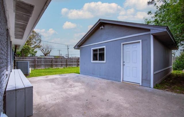 2821 1st Avenue N, Texas City, TX 77590