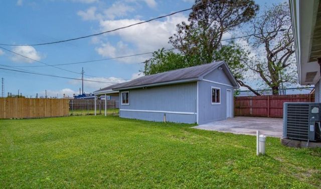 2821 1st Avenue N, Texas City, TX 77590