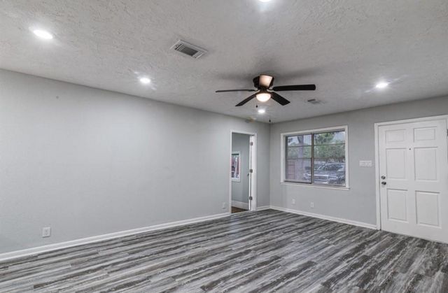 2821 1st Avenue N, Texas City, TX 77590