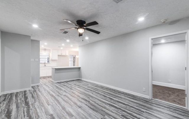2821 1st Avenue N, Texas City, TX 77590