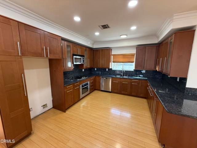 7011 N Liberty Drive, Los Angeles, CA 91405