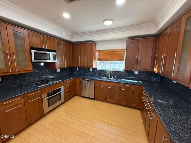 7011 N Liberty Drive, Los Angeles, CA 91405