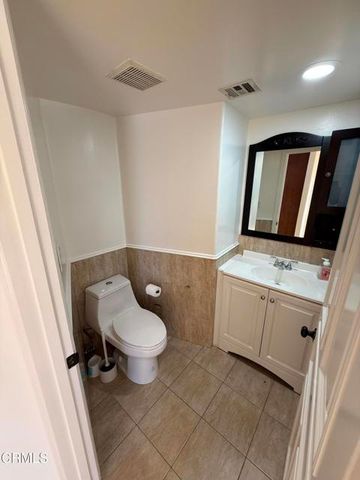 7011 N Liberty Drive, Los Angeles, CA 91405