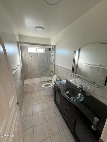 7011 N Liberty Drive, Los Angeles, CA 91405