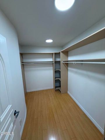 7011 N Liberty Drive, Los Angeles, CA 91405
