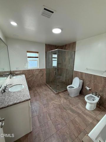 7011 N Liberty Drive, Los Angeles, CA 91405