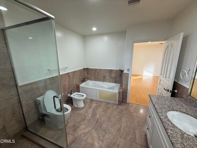 7011 N Liberty Drive, Los Angeles, CA 91405