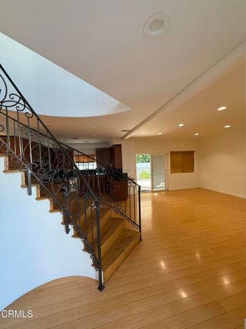 7011 N Liberty Drive, Los Angeles, CA 91405