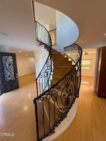 7011 N Liberty Drive, Los Angeles, CA 91405