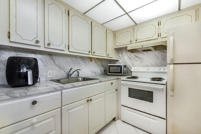 301 Preston H 301, Boca Raton, FL 33434