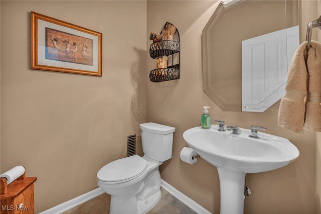 15447 Oak Hollow Lane, Strongsville, OH 44149