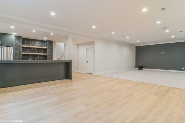 769 S Prospect Avenue, Elmhurst, IL 60126