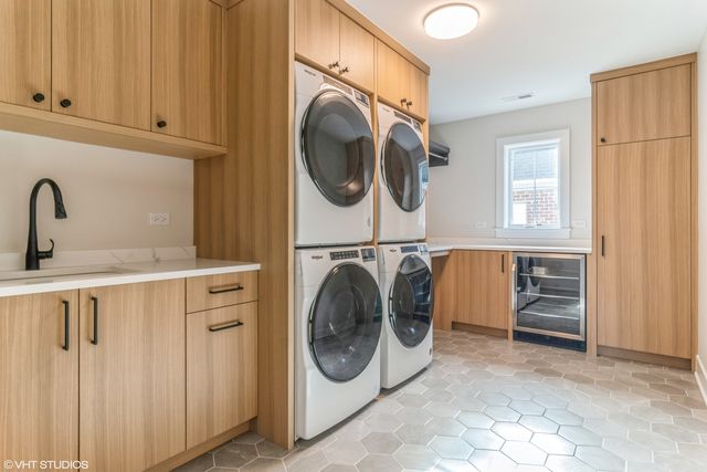 769 S Prospect Avenue, Elmhurst, IL 60126