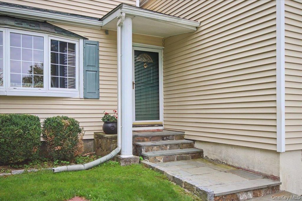 2978 Springhurst Court, Yorktown Heights, NY 10598 — photo 2