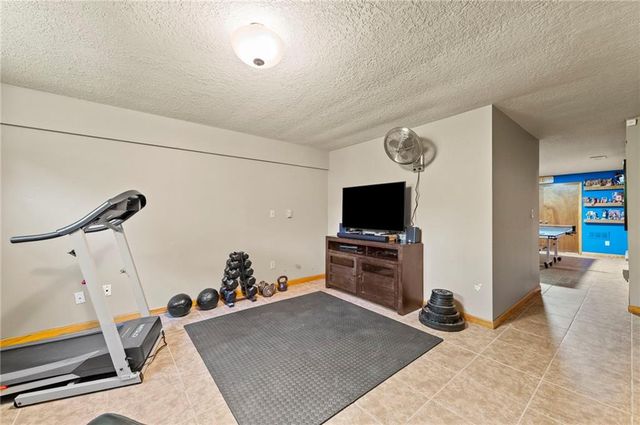 616 NW 42nd Terrace, Kansas City, MO 64116