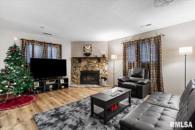 1001 S 1ST Street, Springfield, IL 62704