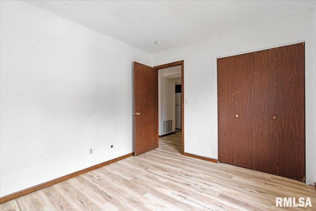 1001 S 1ST Street, Springfield, IL 62704