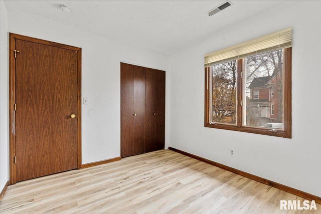 1001 S 1ST Street, Springfield, IL 62704