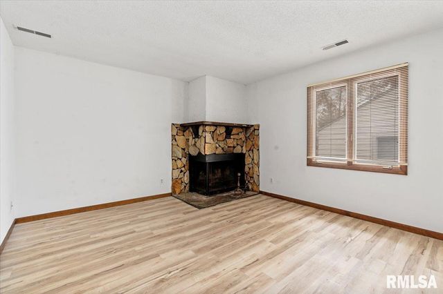 1001 S 1ST Street, Springfield, IL 62704