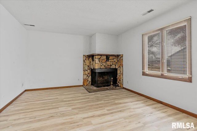 1001 S 1ST Street, Springfield, IL 62704