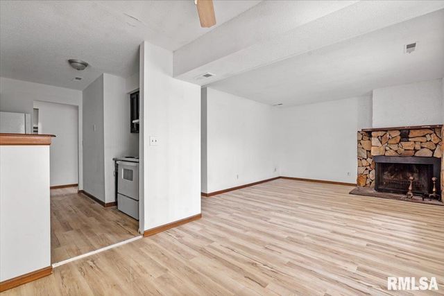 1001 S 1ST Street, Springfield, IL 62704